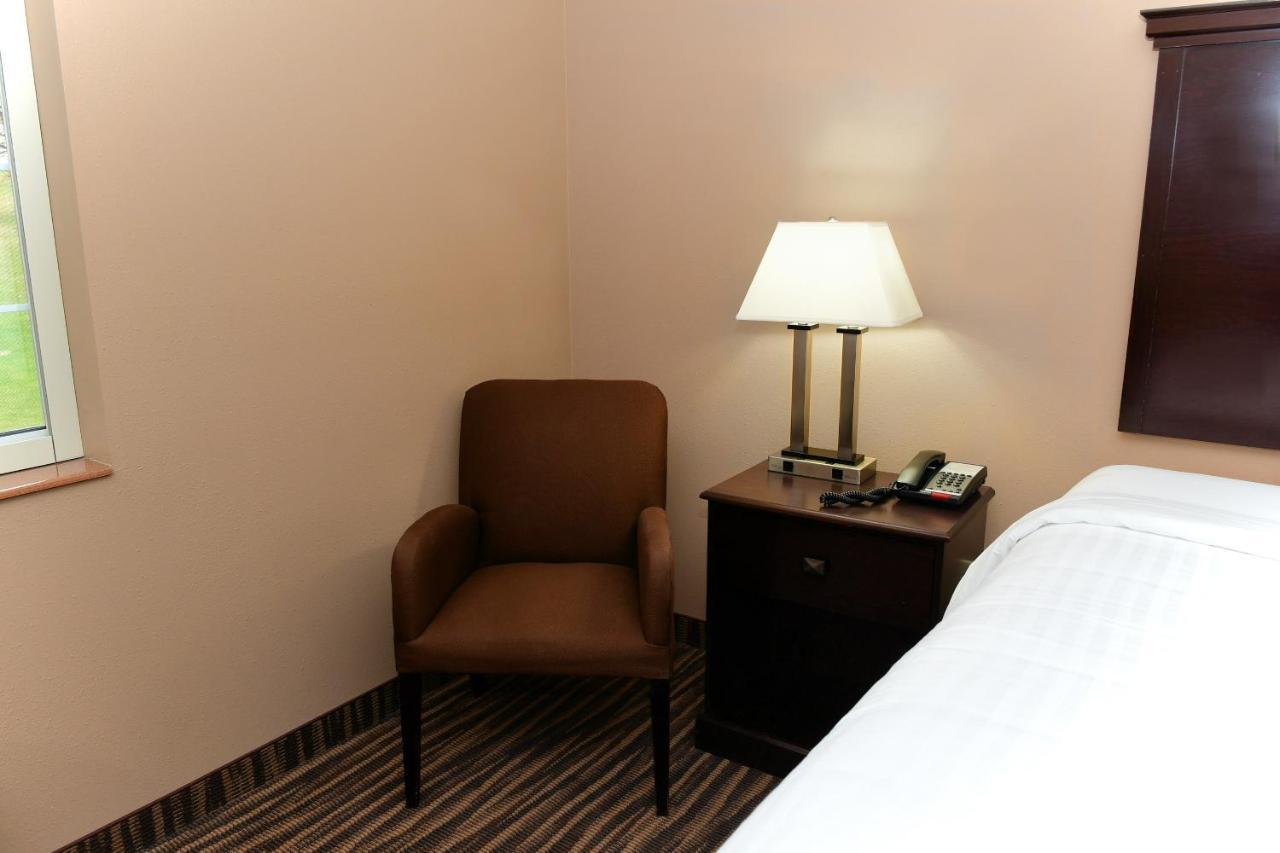 Cobblestone Inn & Suites - Denison | Majestic Hills Buitenkant foto