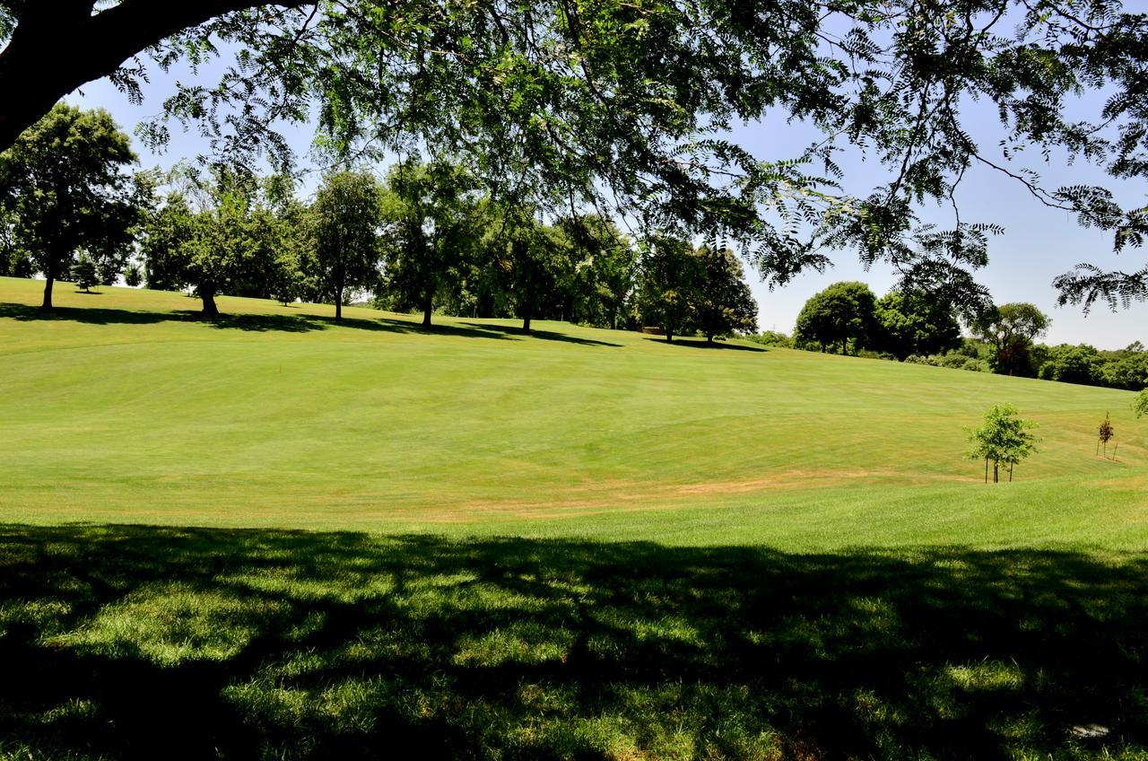 Cobblestone Inn & Suites - Denison | Majestic Hills Buitenkant foto